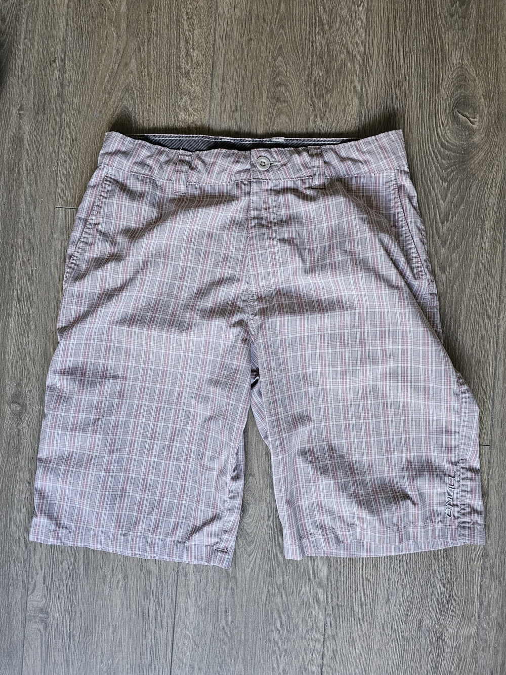 O'Neill Men's Plaid Flat Front Shorts - Light Pink & Gray